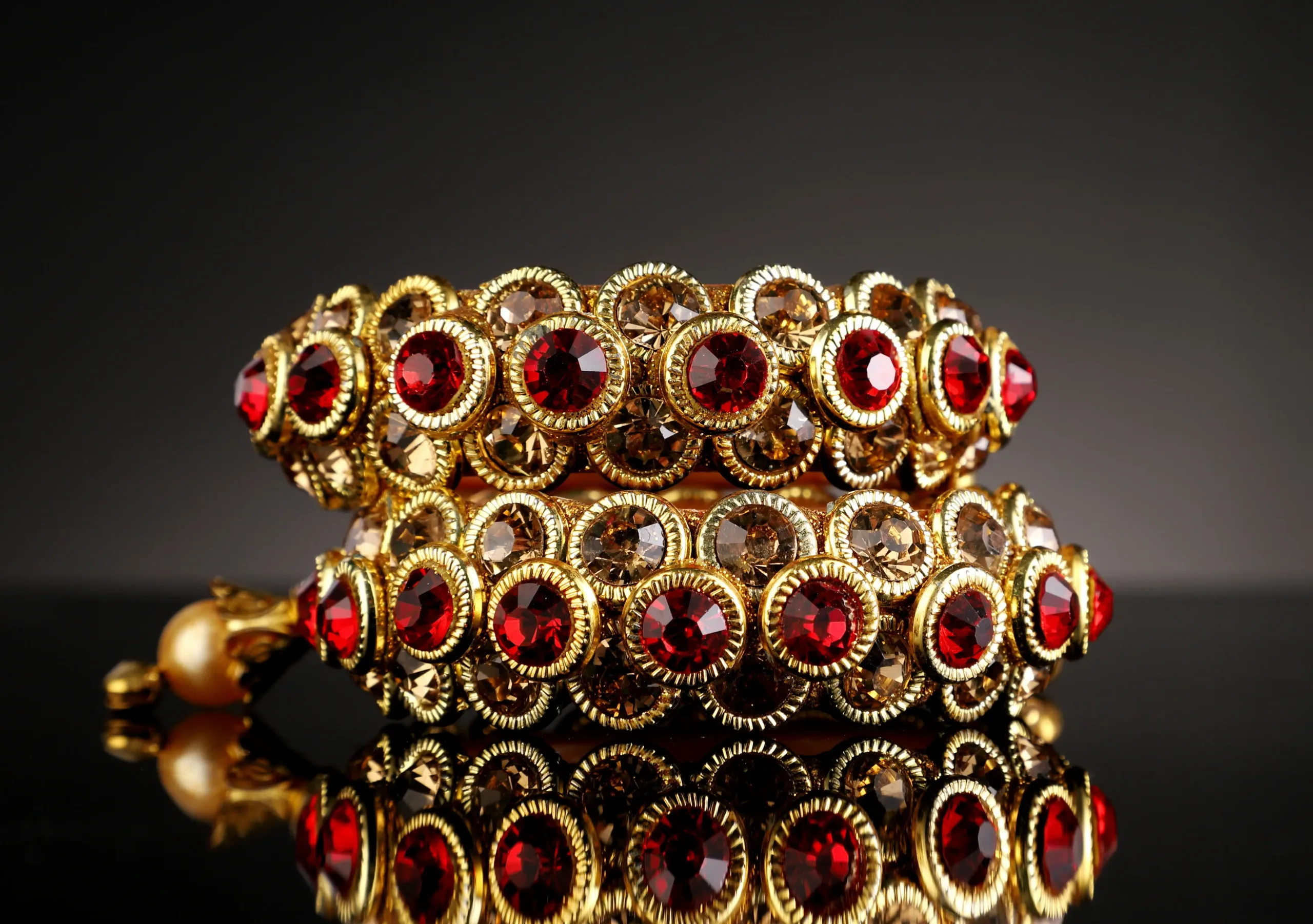Antique Gold & Ruby Bracelet – Estate Jewelry & Collectible Appraisals Elegant gold bracelet adorned with vibrant rubies, a rare antique jewelry piece available through estate sales and consignment.